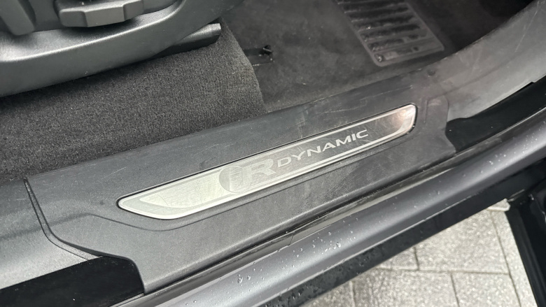 Land Rover Range Rover Velar 2.0 D200 R-Dynamic SE 5dr Auto Diesel Estate